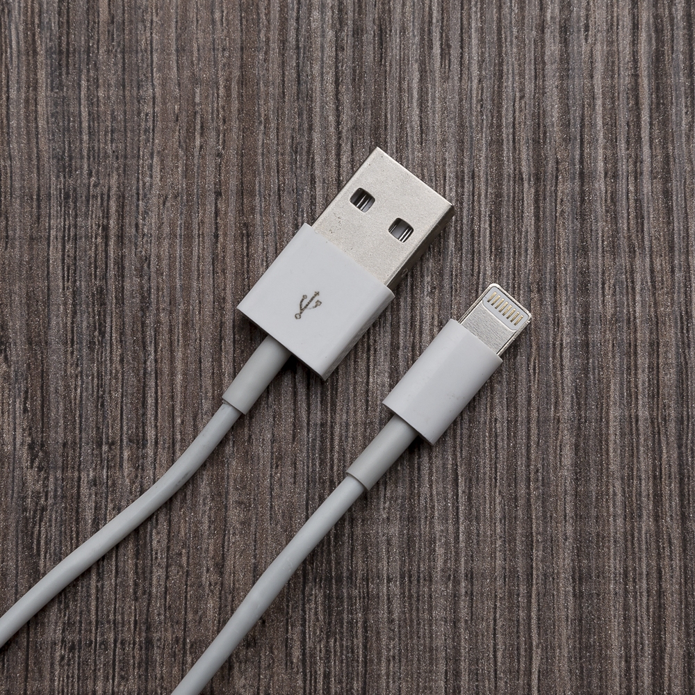 SPBrindes Corporativos - CABO USB COM ENTRADA LIGHTNING/IPHONE.