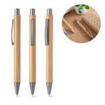 SPBrindes Corporativos - ELLIOT. Caneta esferográfica em bambu com escrita em azul