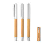 SPBrindes Corporativos - ELYSIA. Caneta roller em aço inox 90% reciclado e bambu com escrita em azul