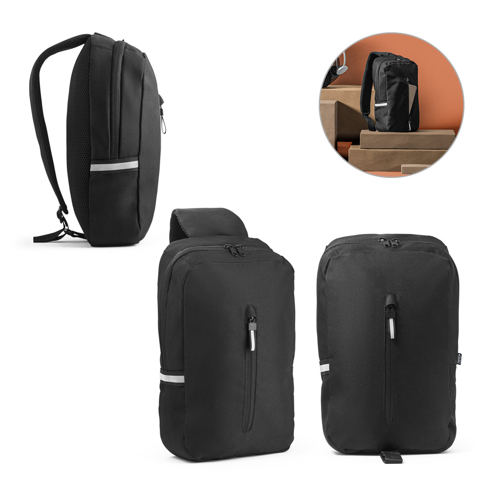 SPBrindes Corporativos - DELFOS. Mochila à tiracolo em poliéster reciclado 300D e poliéster reciclado 600D com elementos refl