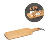 SPBrindes Corporativos - SESAME. Tábua em bambu ideal para servir aperitivos com fitas para pedurar