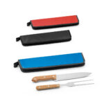 SPBrindes Corporativos - CUBAT. Kit churrasco em estojo de 210D com 2 utensílios em aço inox e madeira Seringueira