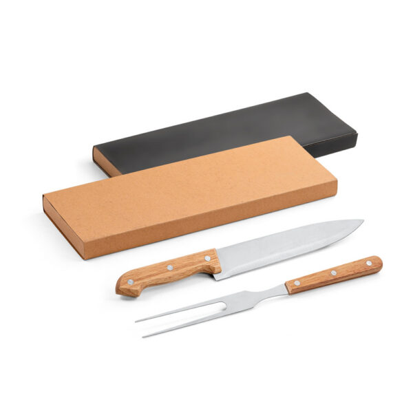 SPBrindes Corporativos - ALIOLI. Kit churrasco em caixa kraft com 2 utensílios em aço inox e bambu